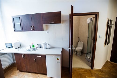 Euro-room & *